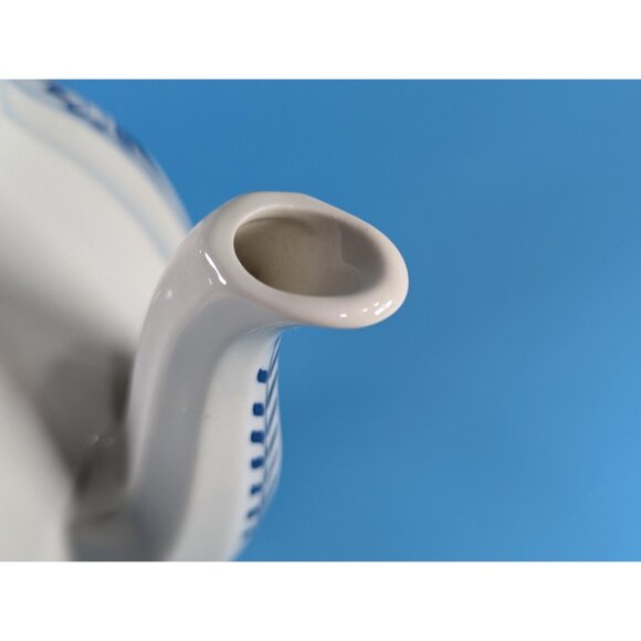 AS-IS vintage Johnson Bros Blue Nordic English 6 cup coffee pot, large tea pot - Picture 9 of 10